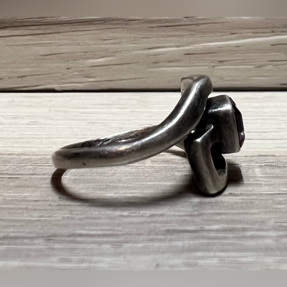 SOLD Vintage Handmade Modernist Geometric Sterling Silver Amethyst Ring, Size 6 - Picture 4 of 10